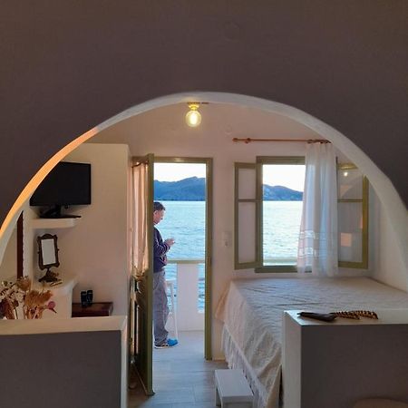 Milos By The Sea - Eco House Plaka  外观 照片