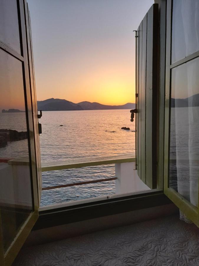 Milos By The Sea - Eco House Plaka  外观 照片